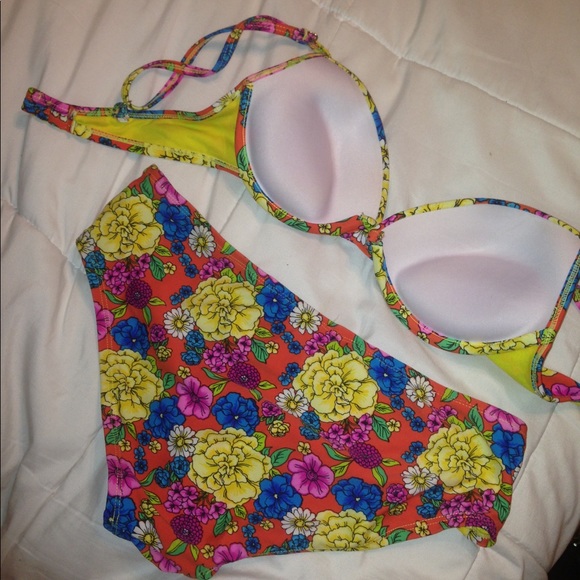 Target Bikini Set - Picture 3 of 7